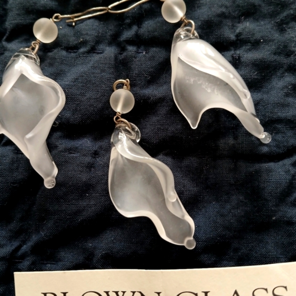 Glass earrings and necklace charm lily blossoms